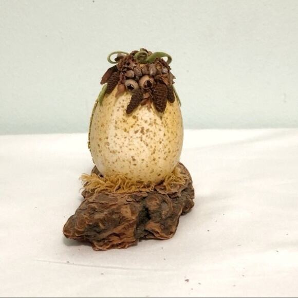 Vintage Handcrafted Egg Diorama Christmas Nativity Scene On Driftwood - Picture 7 of 10